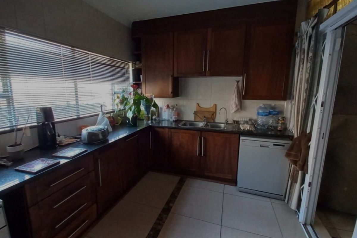 Bespoke Family House For Sale in Daspoort, Pretoria - Photo 3