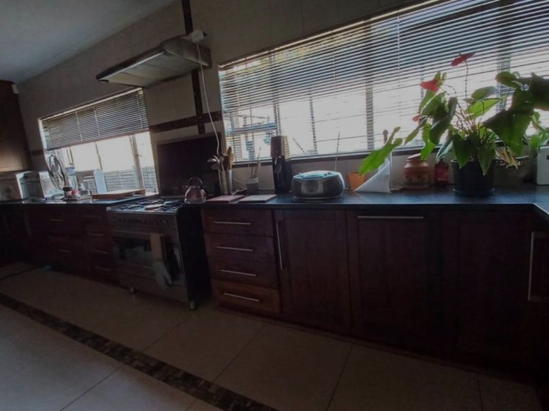Bespoke Family House For Sale in Daspoort, Pretoria - Photo 2