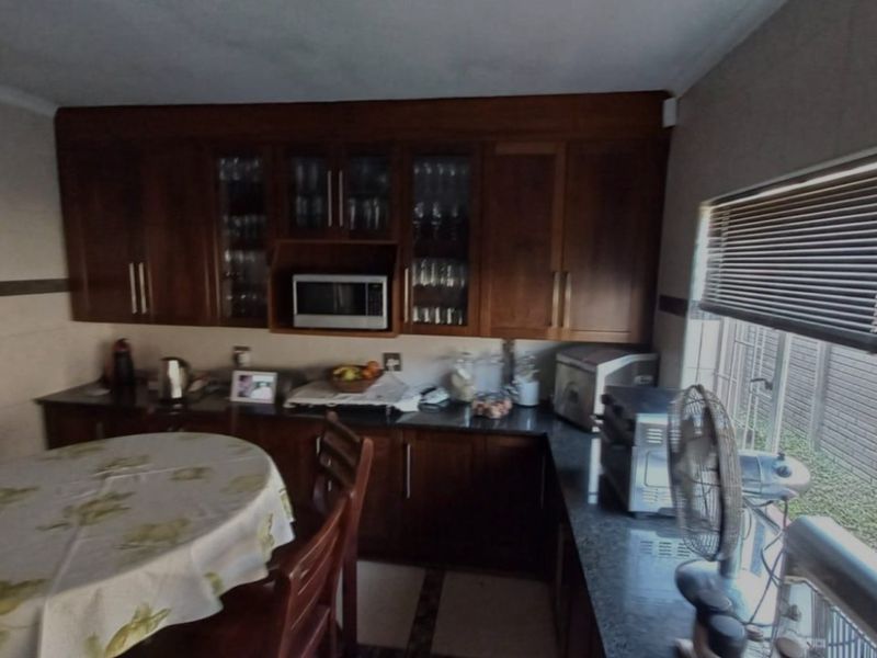 Bespoke Family House For Sale in Daspoort, Pretoria - Photo 4