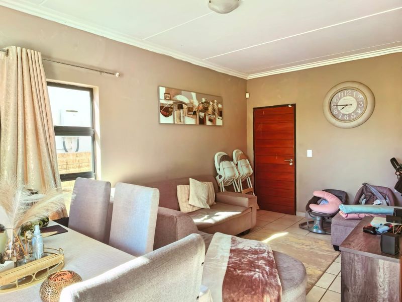 Home Sweet Home! 3 Bedroom plus extra 2 backrooms. - Photo 7