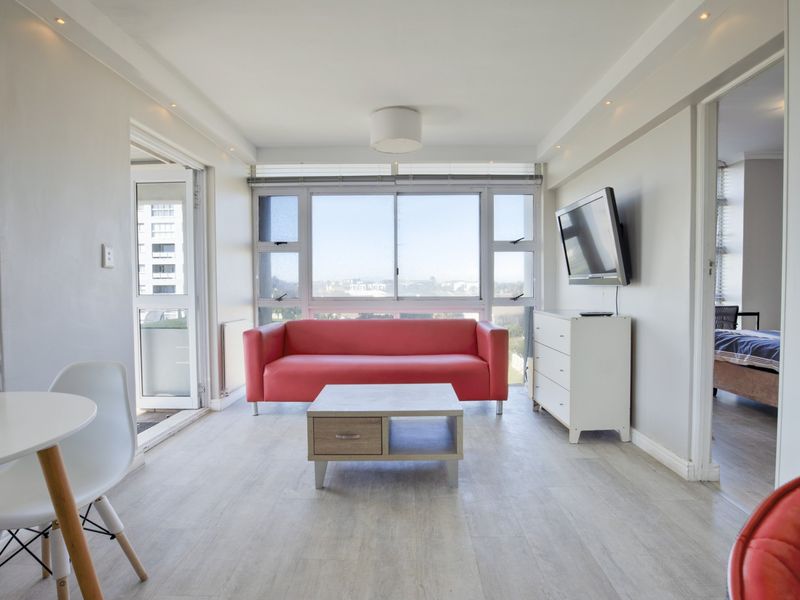 Modern 2-Bedroom Apartment. A 5-min Walk to the Beach - Photo 2