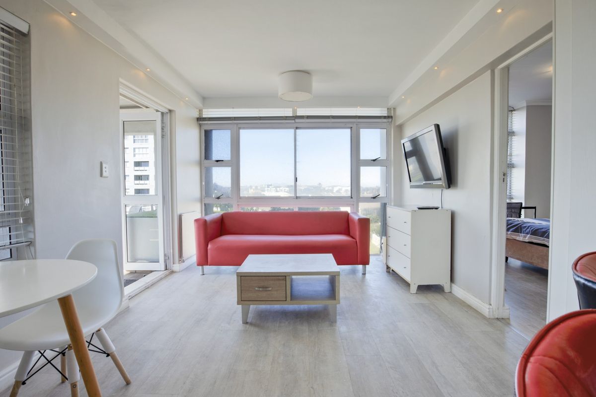 Modern 2-Bedroom Apartment. A 5-min Walk to the Beach - Photo 2