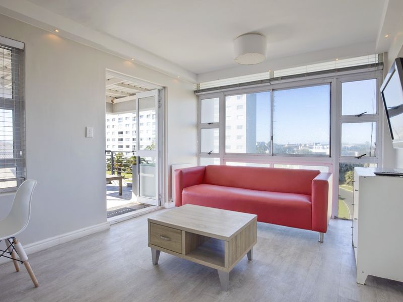 Modern 2-Bedroom Apartment. A 5-min Walk to the Beach - Photo 3