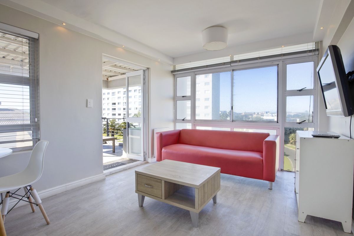 Modern 2-Bedroom Apartment. A 5-min Walk to the Beach - Photo 3