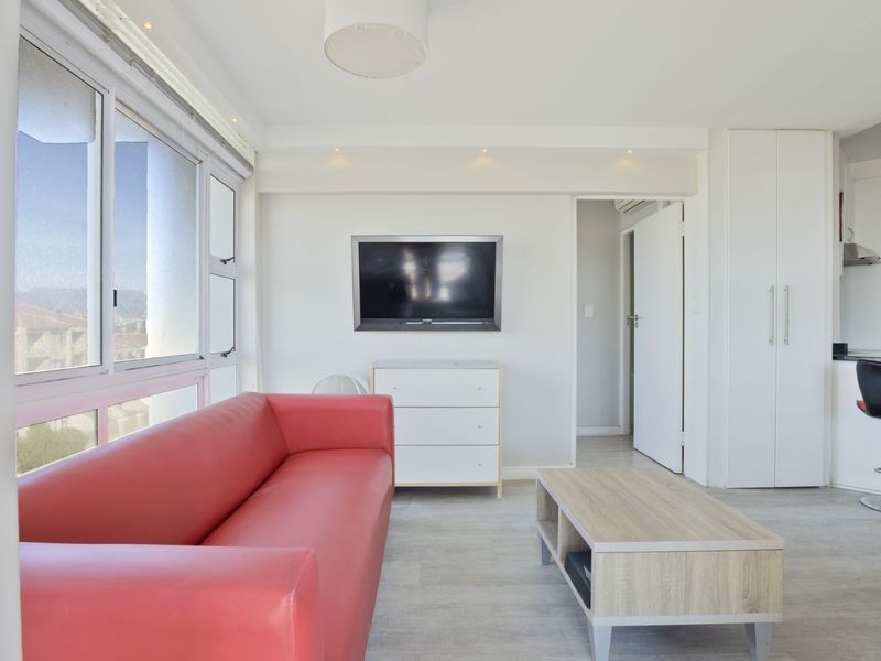 Modern 2-Bedroom Apartment. A 5-min Walk to the Beach - Photo 4
