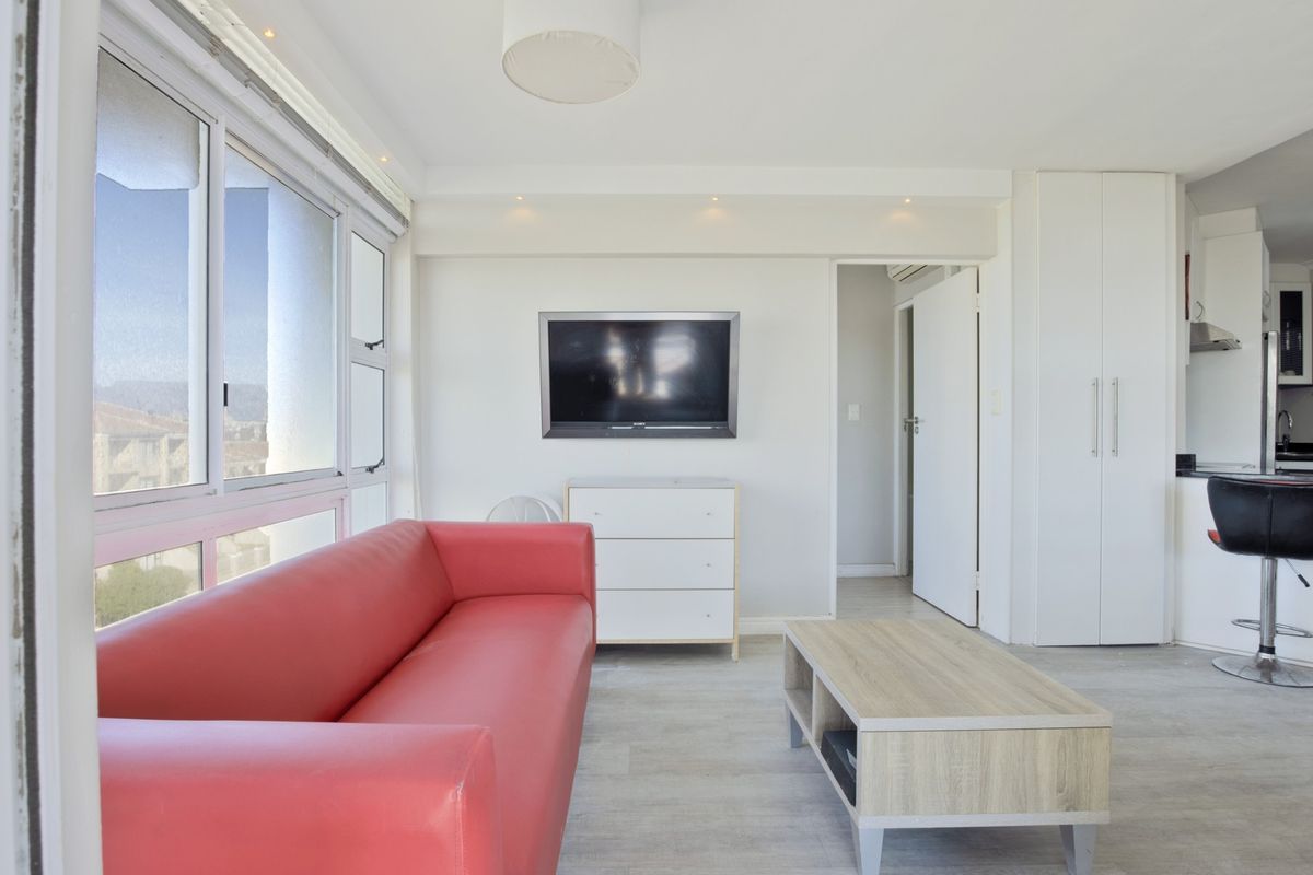 Modern 2-Bedroom Apartment. A 5-min Walk to the Beach - Photo 4
