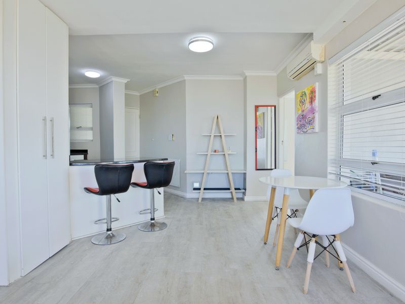 Modern 2-Bedroom Apartment. A 5-min Walk to the Beach - Photo 5