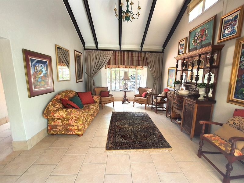 Mooikloof Equestrian Estate Family Home with Flatlet, Solar, Borehole and 5 Garages - Photo 2