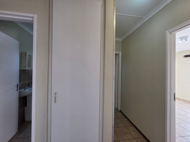Apartment For Sale in Erand Gardens Midrand Gauteng - Photo 6