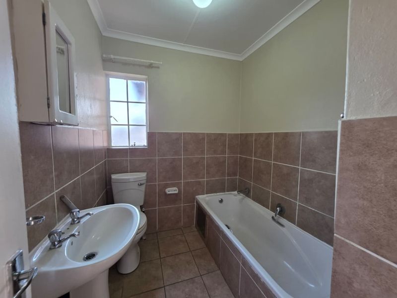 Apartment For Sale in Erand Gardens Midrand Gauteng - Photo 9