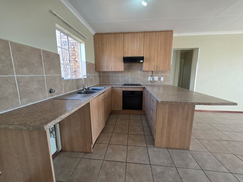 Apartment For Sale in Erand Gardens Midrand Gauteng - Photo 4