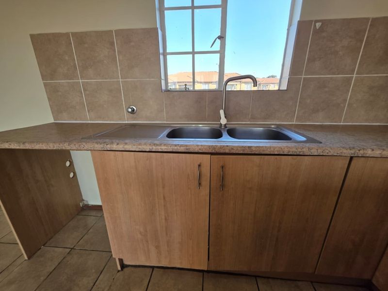 Apartment For Sale in Erand Gardens Midrand Gauteng - Photo 5