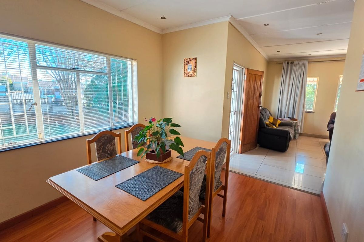 LINCOLN MEADE GEM - 3 BEDROOMS with SELF-CONTAINED FLATLET for R1,450,000 - Photo 2