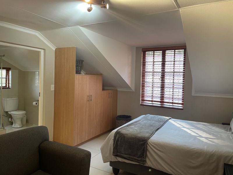 Furnished Studio Flat in bryanston - Photo 9
