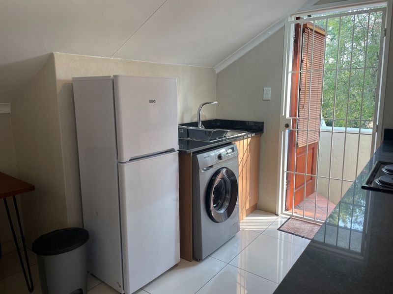 Furnished Studio Flat in bryanston - Photo 7