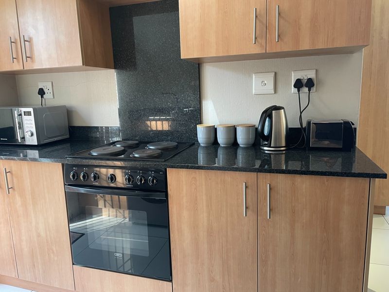 Furnished Studio Flat in bryanston - Photo 6