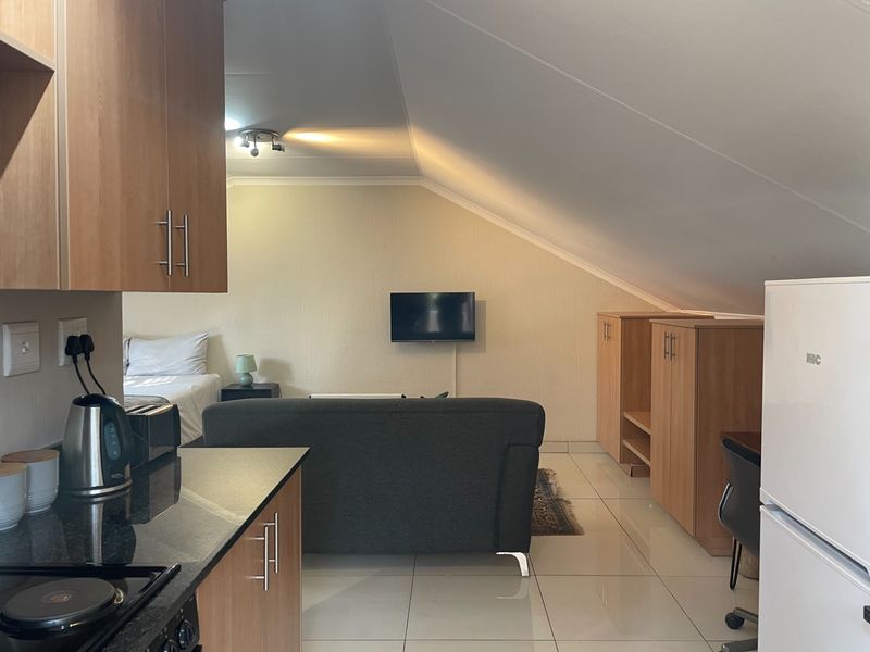 Furnished Studio Flat in bryanston - Photo 2
