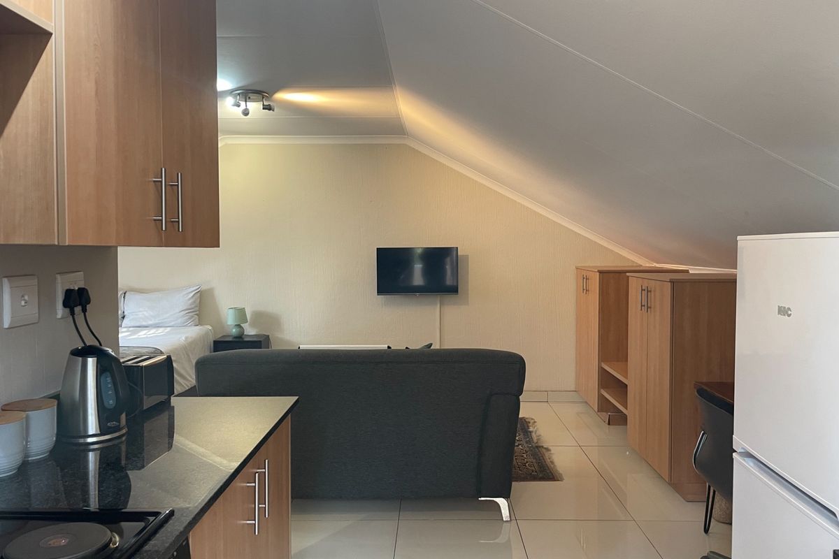 Furnished Studio Flat in bryanston - Photo 2