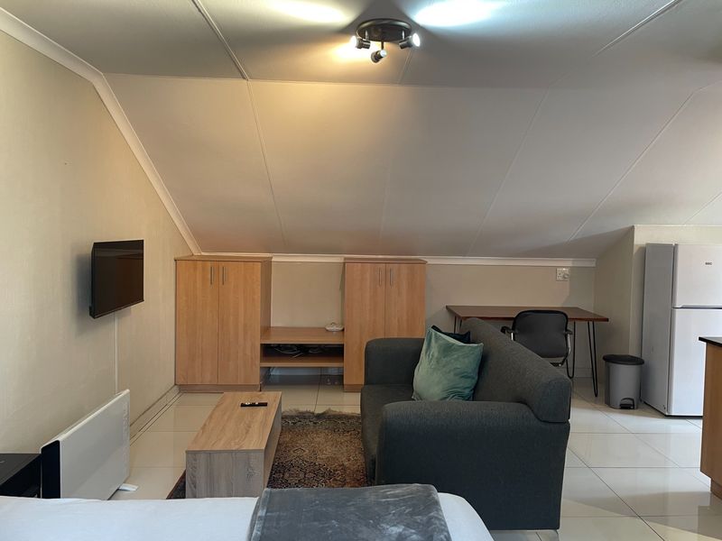 Furnished Studio Flat in bryanston - Photo 3