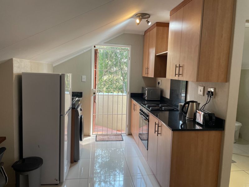 Furnished Studio Flat in bryanston - Photo 5