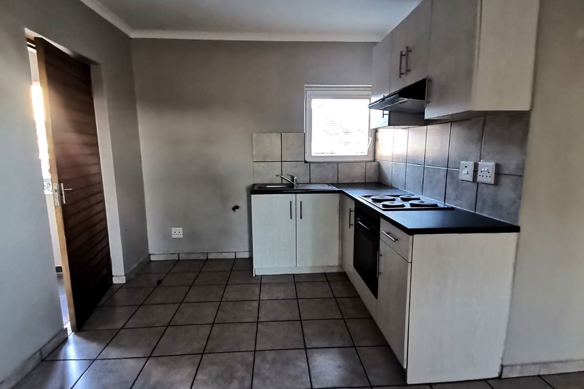 2 Bedroom Apartment for Under Offer Amberg, Paarl - Photo 3