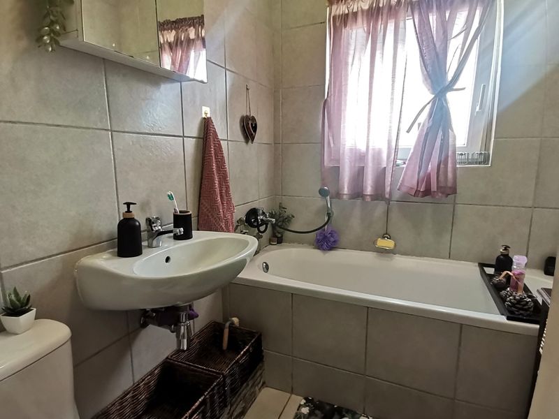 2 Bedroom Apartment for Sale in Amberg, Paarl - Photo 9
