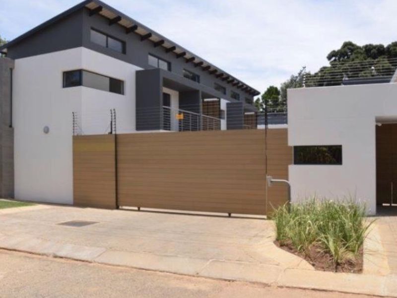 Sophisticated  Modern Light Lock-Up-and-Go Living  (Exceptionally Located) - Photo 1