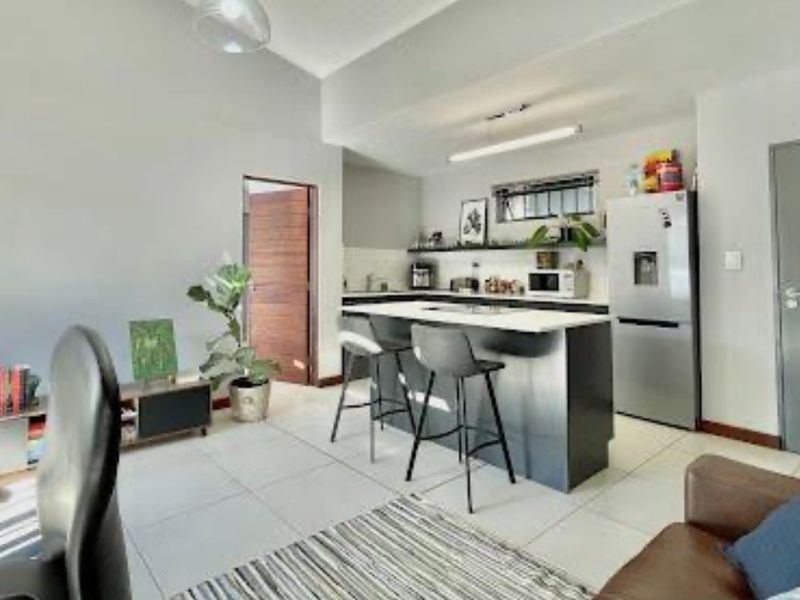 Sophisticated  Modern Light Lock-Up-and-Go Living  (Exceptionally Located) - Photo 5