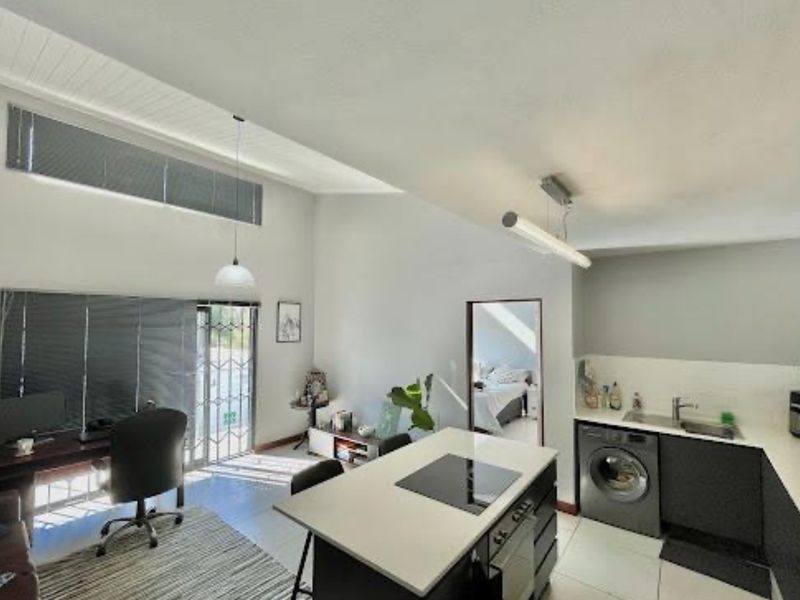 Sophisticated  Modern Light Lock-Up-and-Go Living  (Exceptionally Located) - Photo 10