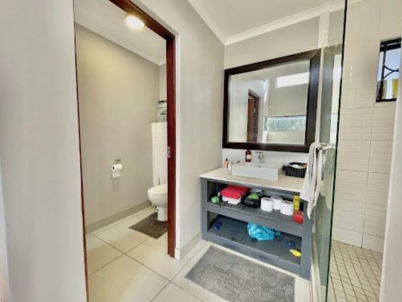 Sophisticated  Modern Light Lock-Up-and-Go Living  (Exceptionally Located) - Photo 7