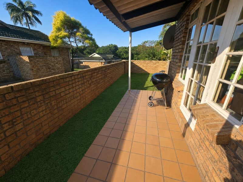 2 Bedroom simplex for sale in the heart of Meerensee - Photo 2