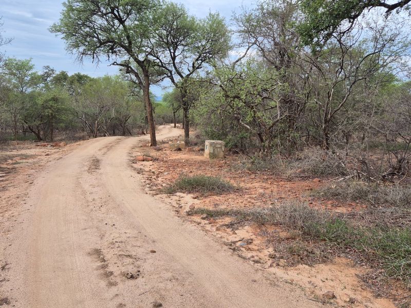 Located on the slopes of the  Drakensberg Mountains with views over mountain and Limpopo, Hoedspruit - Photo 6