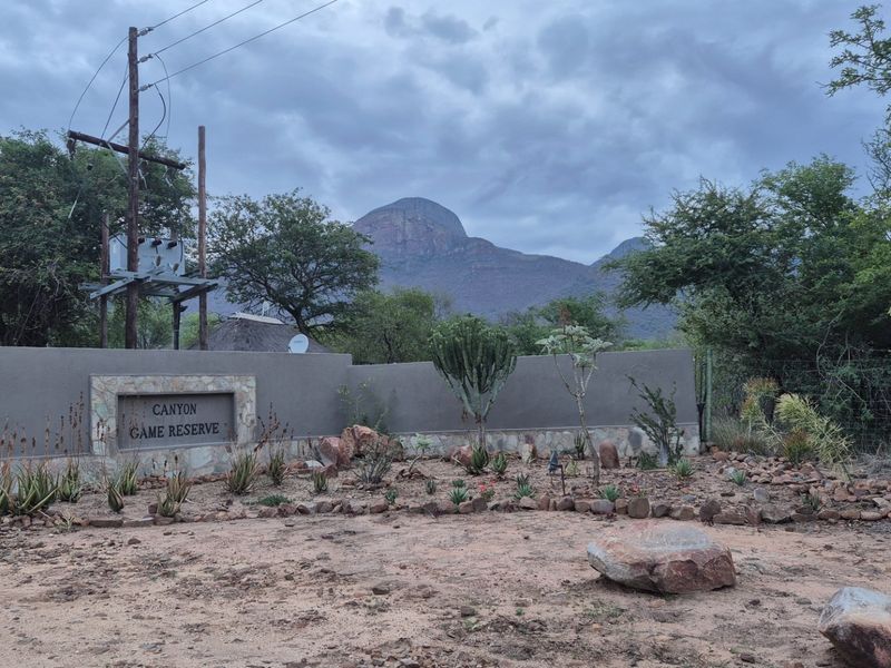 Located on the slopes of the  Drakensberg Mountains with views over mountain and Limpopo, Hoedspruit - Photo 2