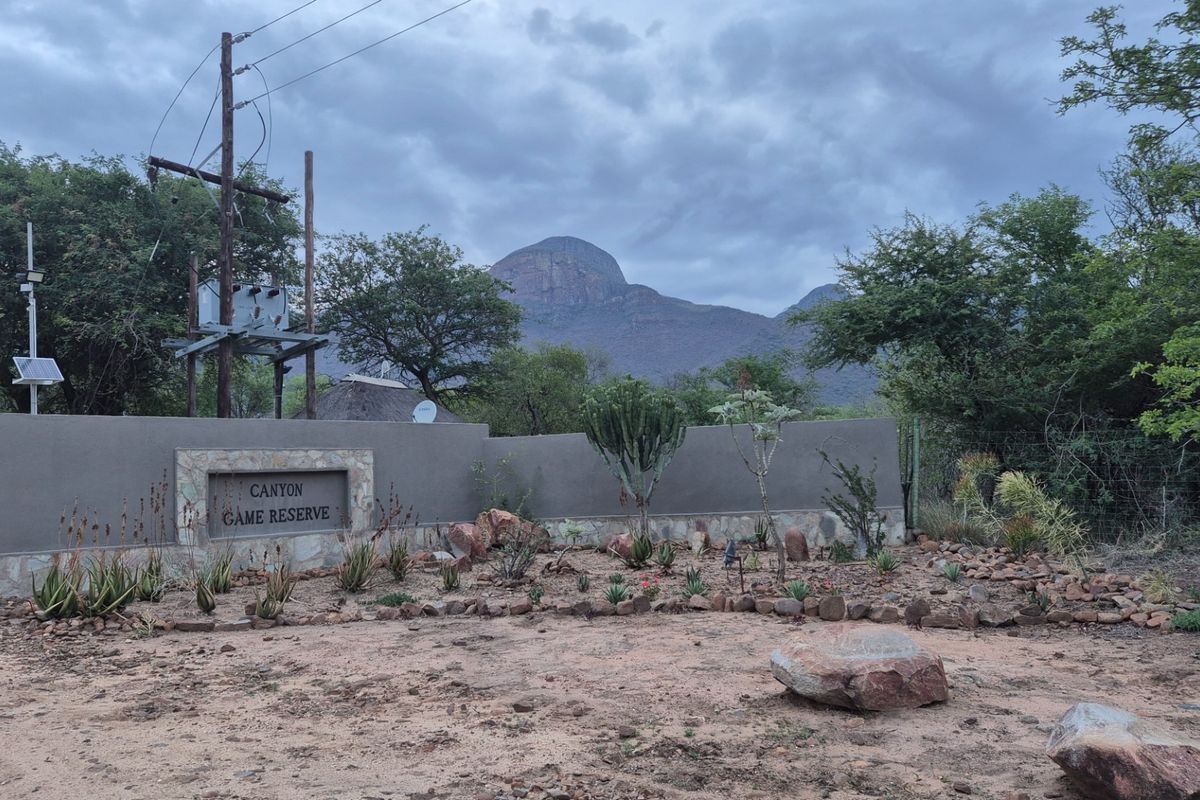 Located on the slopes of the  Drakensberg Mountains with views over mountain and Limpopo, Hoedspruit - Photo 2
