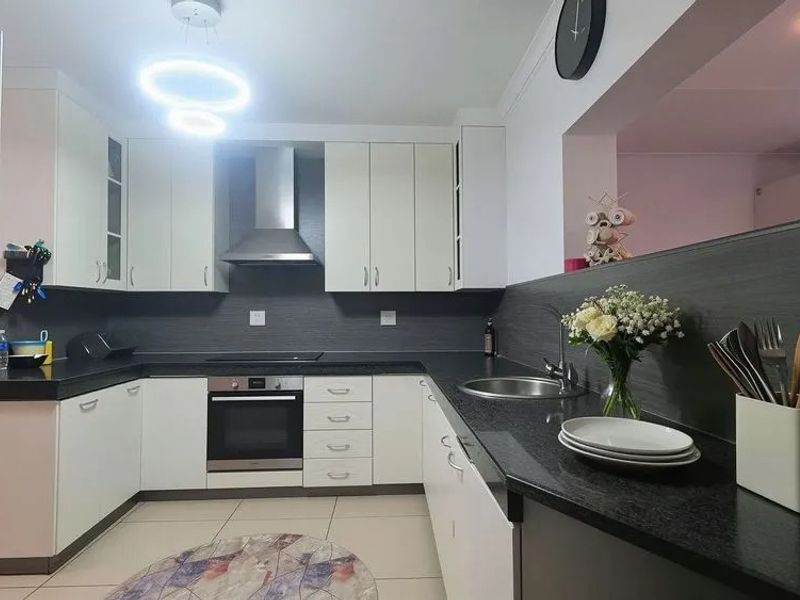 Fantastic opportunity to recreate a lovely home in sought after suburb - Photo 4