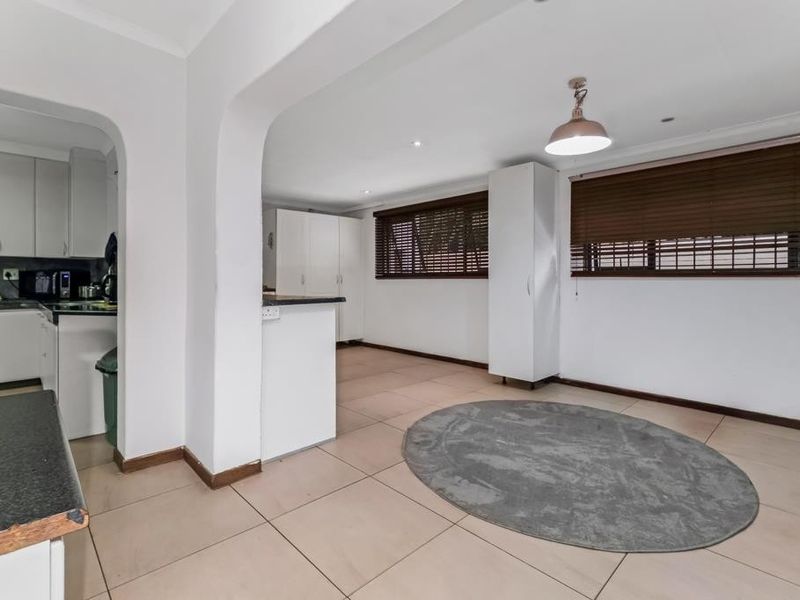 Fantastic opportunity to recreate a lovely home in sought after suburb - Photo 5