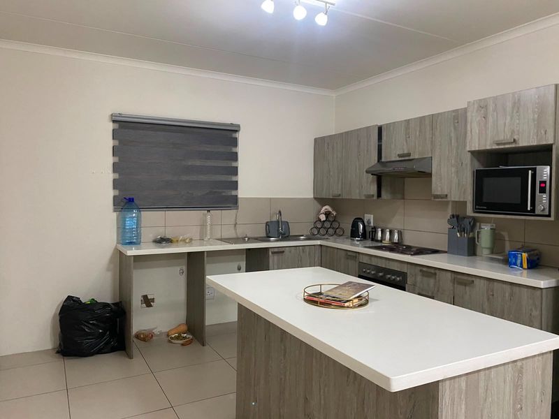 Apartment To Rent in Carlswald, Midrand - Photo 4