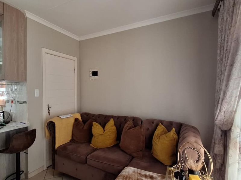 3 Bedroom Home for Sale in Crystal Park - Photo 4