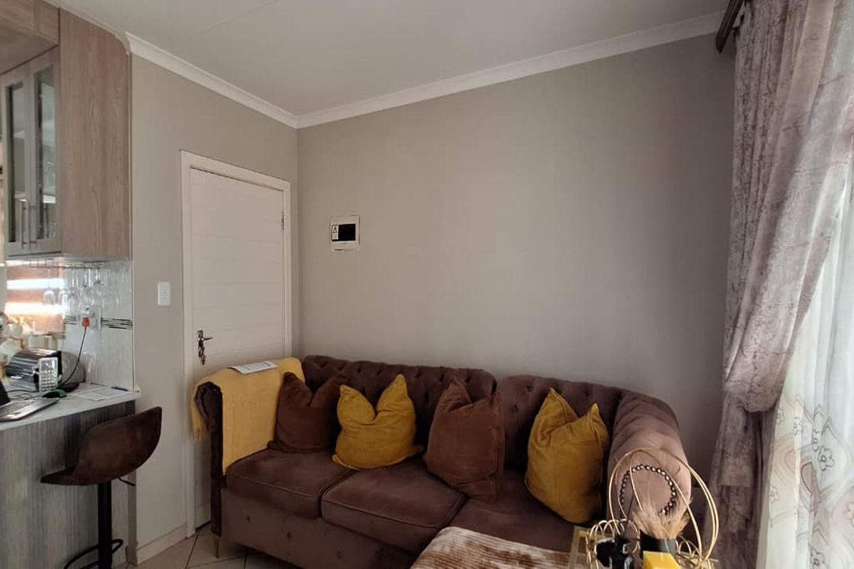 3 Bedroom Home for Sale in Crystal Park - Photo 4
