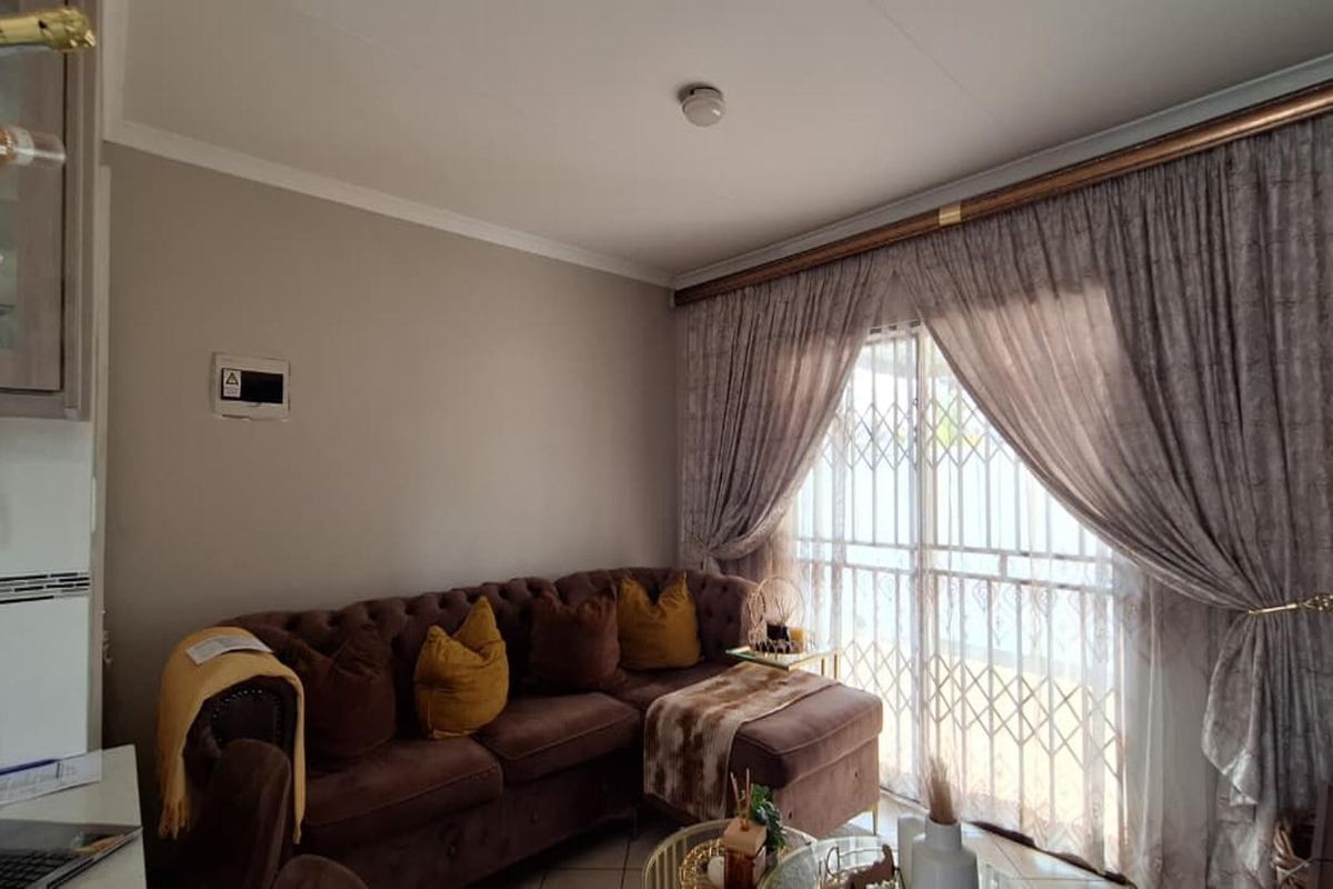 3 Bedroom Home for Sale in Crystal Park - Photo 5