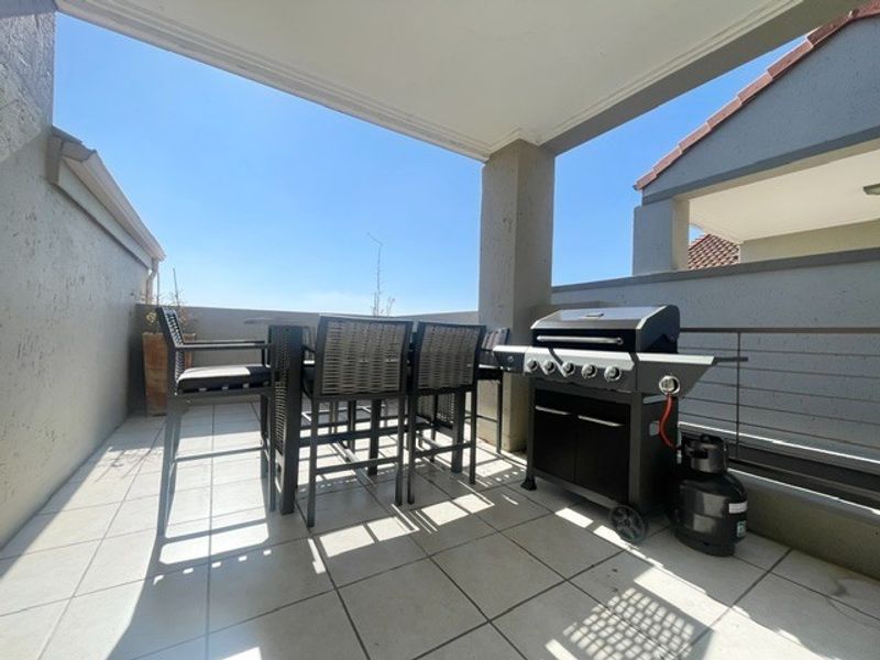 Gorgeous loft-style semi-furnished 2 bed 2 bath with amazing views - Photo 9