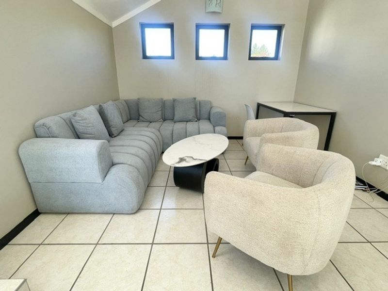 Gorgeous loft-style semi-furnished 2 bed 2 bath with amazing views - Photo 8