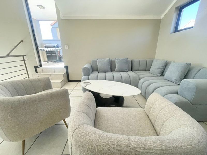 Gorgeous loft-style semi-furnished 2 bed 2 bath with amazing views - Photo 7