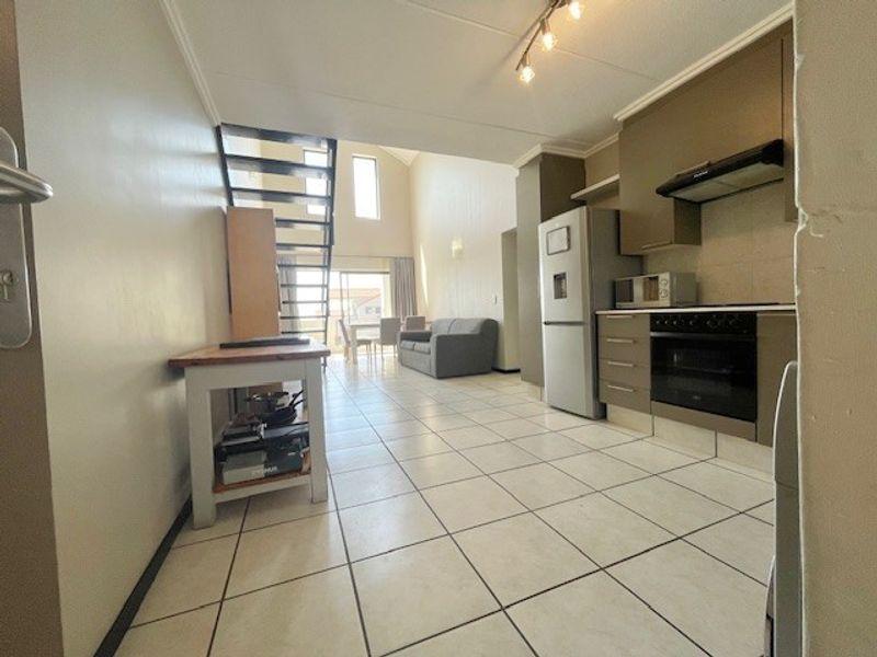 Gorgeous loft-style semi-furnished 2 bed 2 bath with amazing views - Photo 2