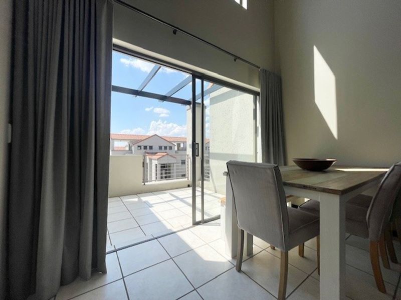Gorgeous loft-style semi-furnished 2 bed 2 bath with amazing views - Photo 3
