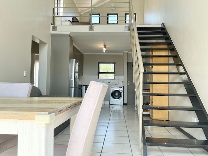 Gorgeous loft-style semi-furnished 2 bed 2 bath with amazing views - Photo 5