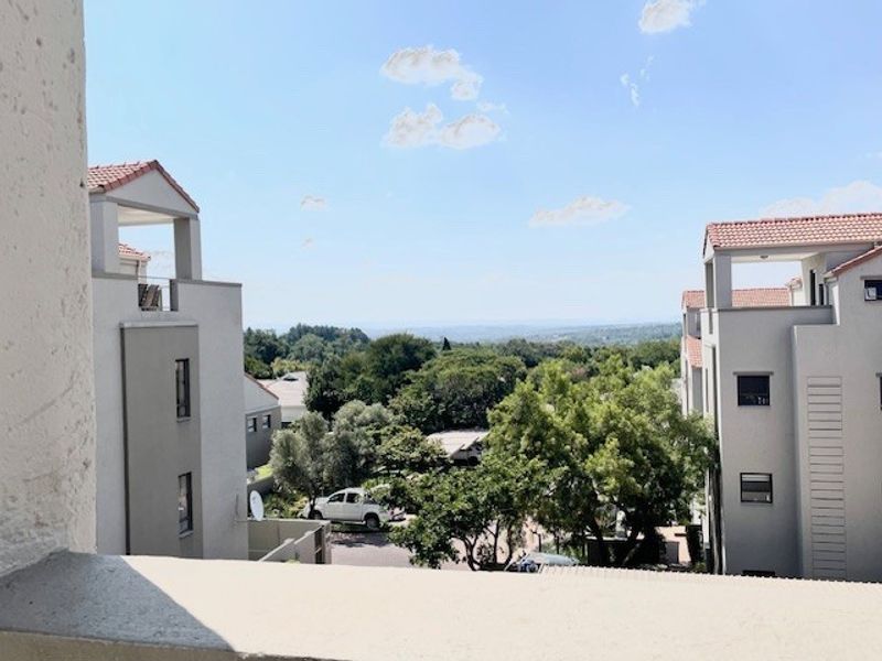 Gorgeous loft-style semi-furnished 2 bed 2 bath with amazing views - Photo 4