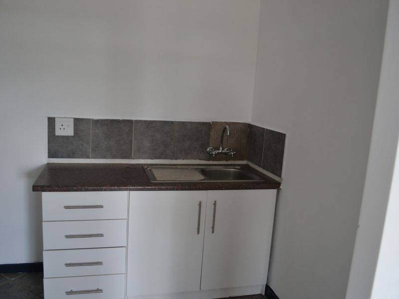 MNI UNIT IN CAPITAL HILL PARK, 328 SQM, IN SOUGHT AFTER, SECURE, AND POPULAR PARK. - Photo 8