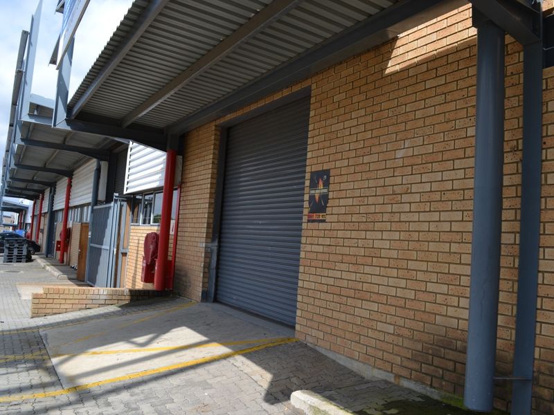 MNI UNIT IN CAPITAL HILL PARK, 328 SQM, IN SOUGHT AFTER, SECURE, AND POPULAR PARK. - Photo 6
