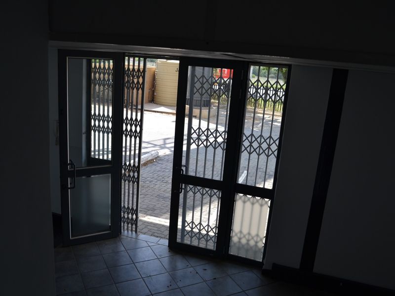 MNI UNIT IN CAPITAL HILL PARK, 328 SQM, IN SOUGHT AFTER, SECURE, AND POPULAR PARK. - Photo 10